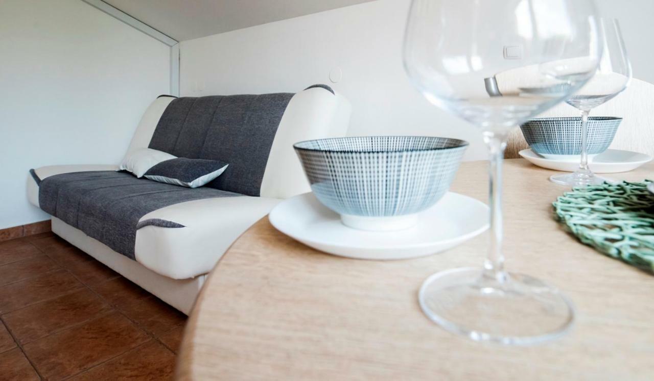 Lavanda Apartments&Studios Pinezići エクステリア 写真