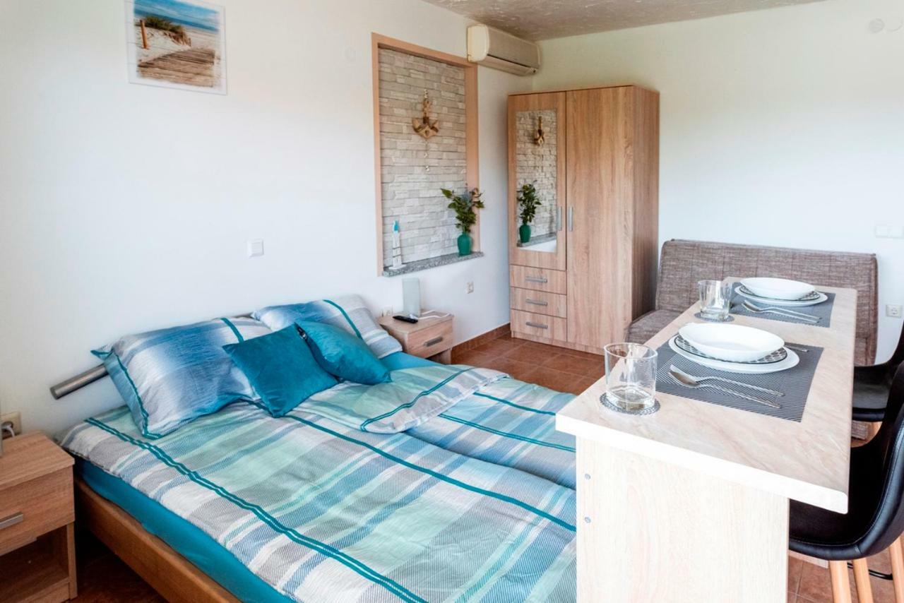 Lavanda Apartments&Studios Pinezići エクステリア 写真